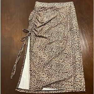 Bodycon leopard print skirt